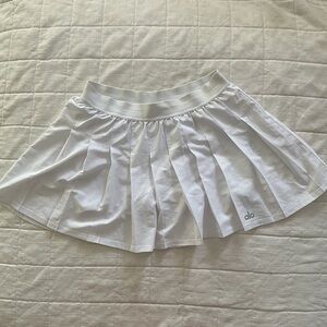 Alo yoga varsity tennis pleated skirt in white
